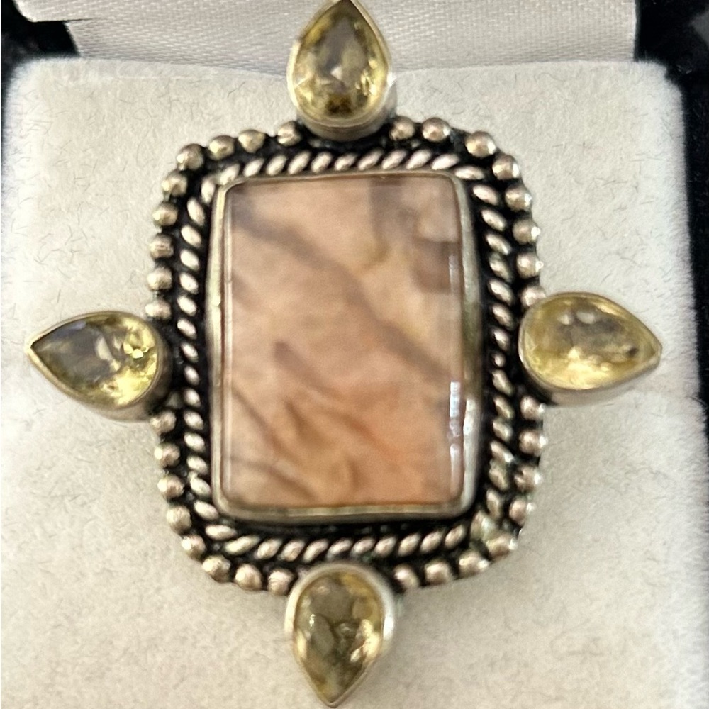 Agate and peridot ring. Alloy band. Marked 925